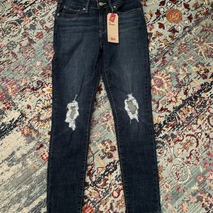 NWT Levi’s 711 Skinny Mid Rise Blue Jeans